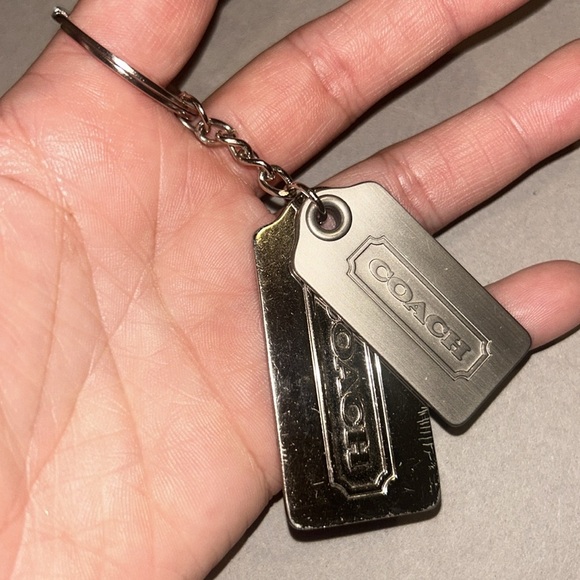 Coach metal bag tag - Picture 2 of 3
